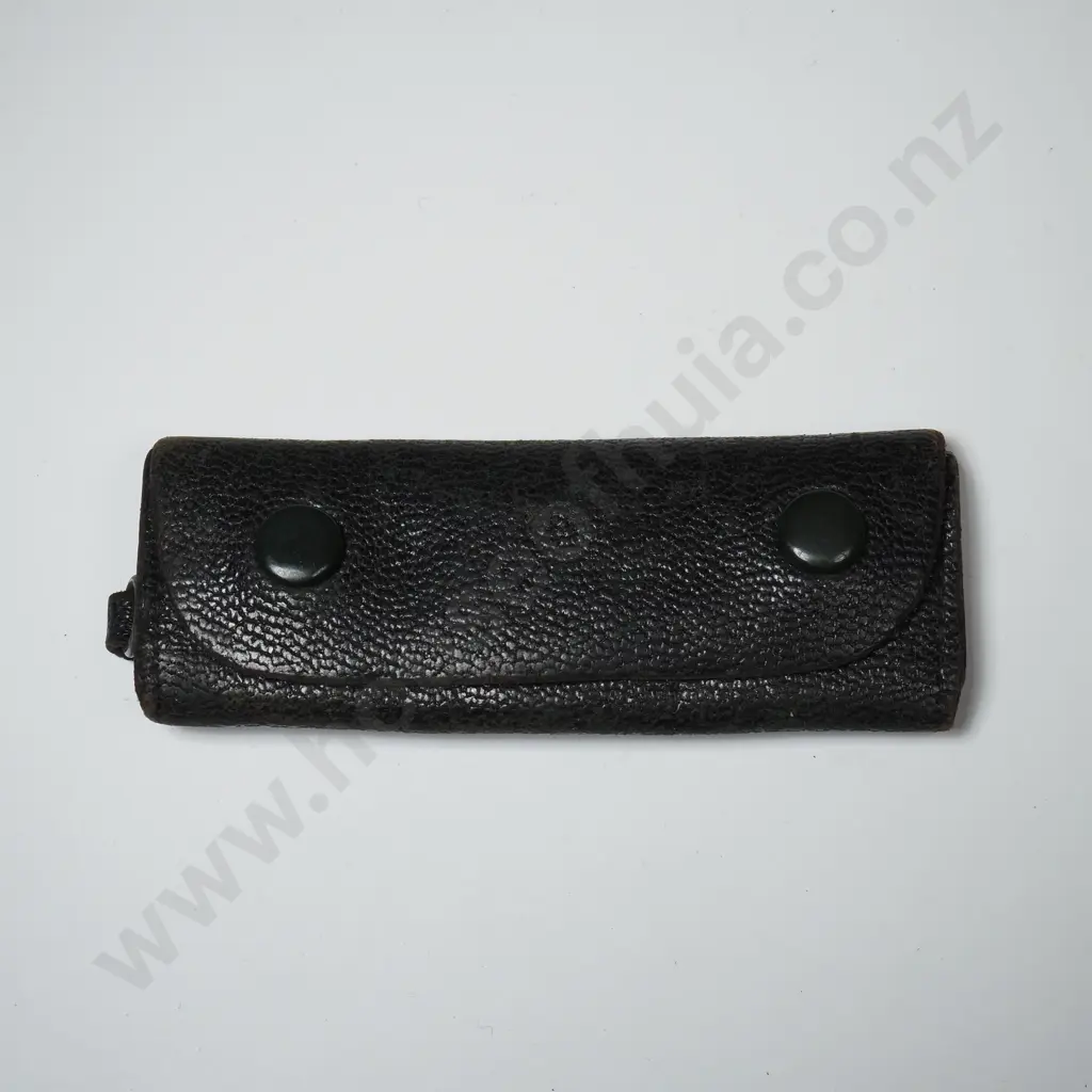 Vintage Leather Sovereign / Coin Purse  Image 1++