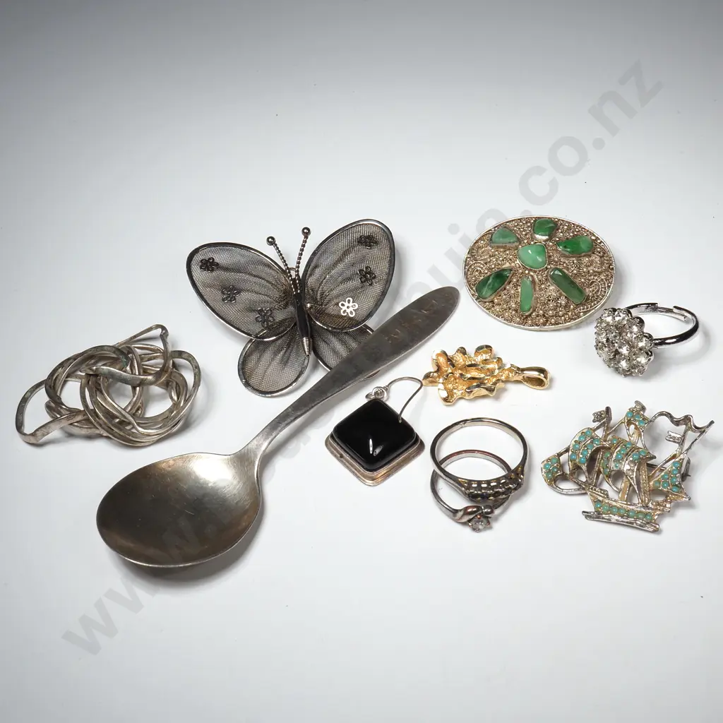 Assorted Lot of Costume Jewellery Image 1++