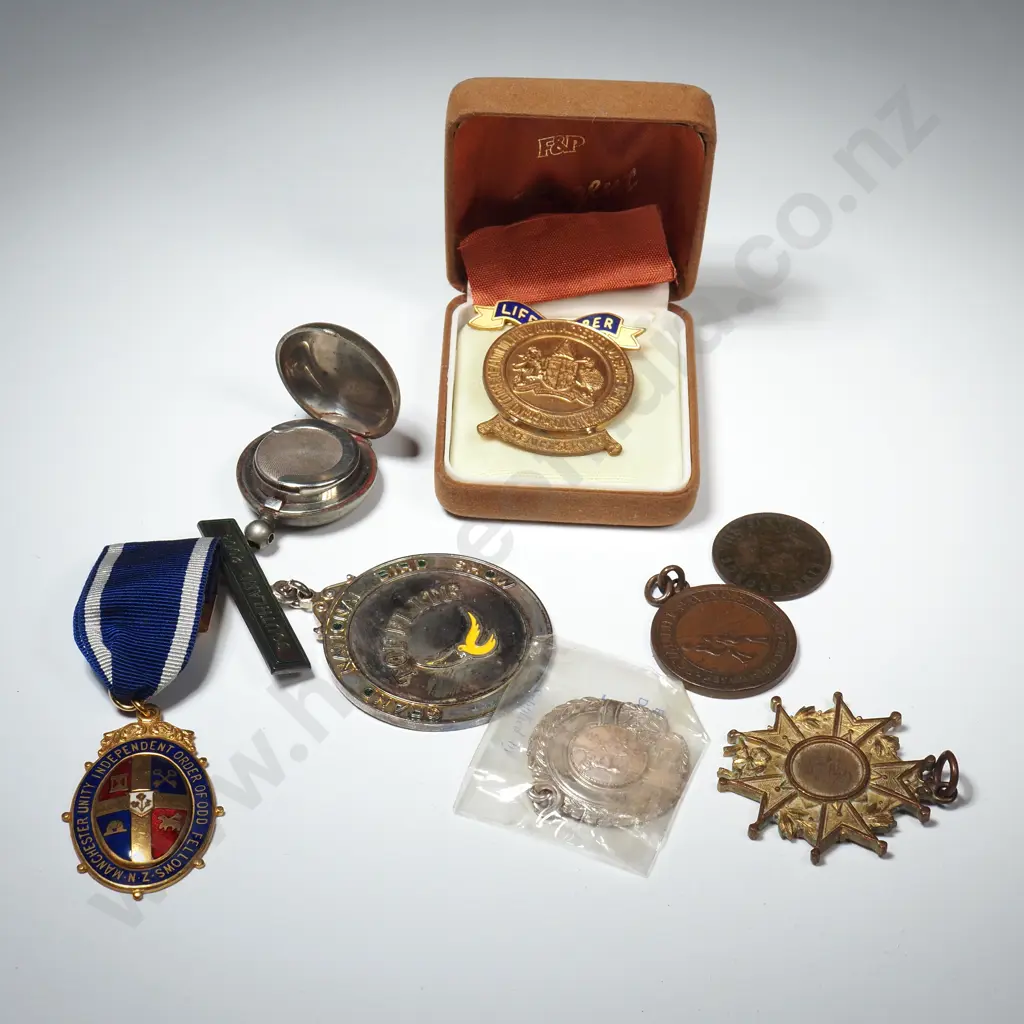 Vintage Items To Include Sovereign Case (a/f), Manchester Unity Pendant, Life Saving Badge Image 1++
