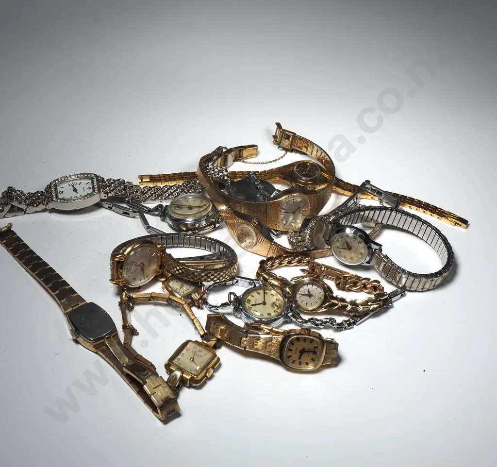 Large Quantity Of Vintage Ladies Wristwatches  Image 1++