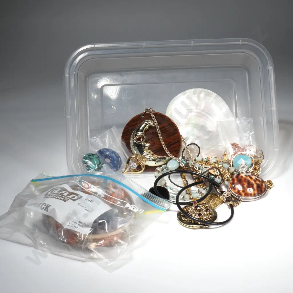 Box Containing Pendants & Bangles Image 1++