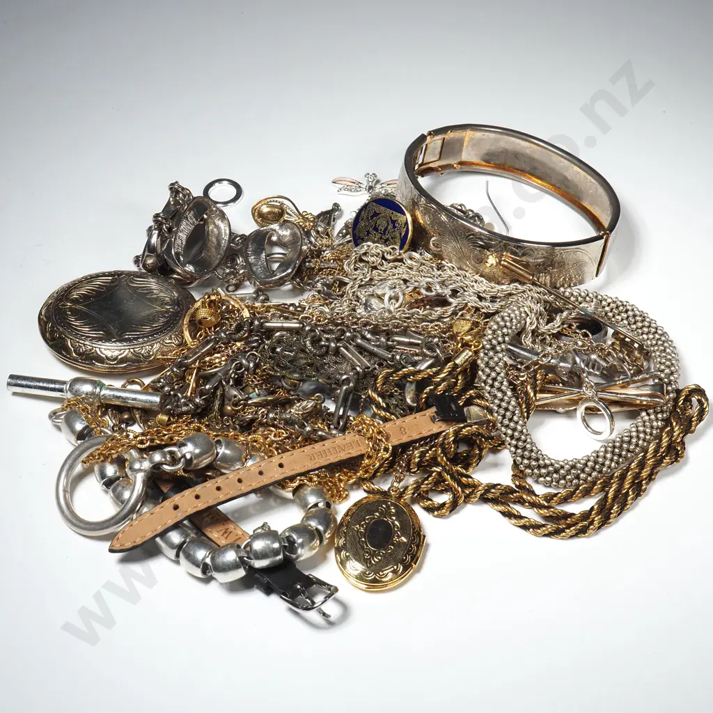 Assortment Of Vintage Costume Jewellery Image 1++
