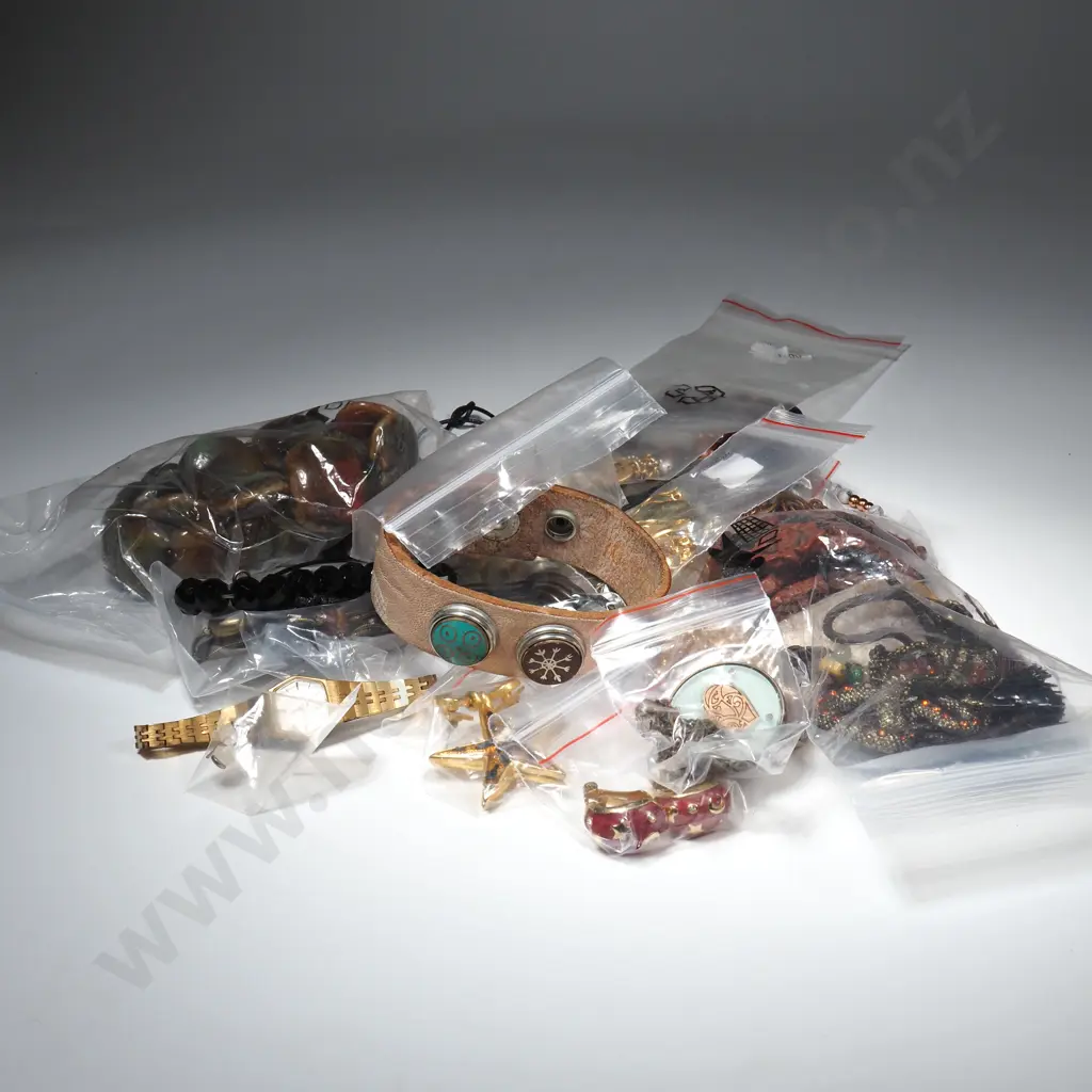 Bag Of Costume Jewellery Including Bangles, Necklaces & More  Image 1++