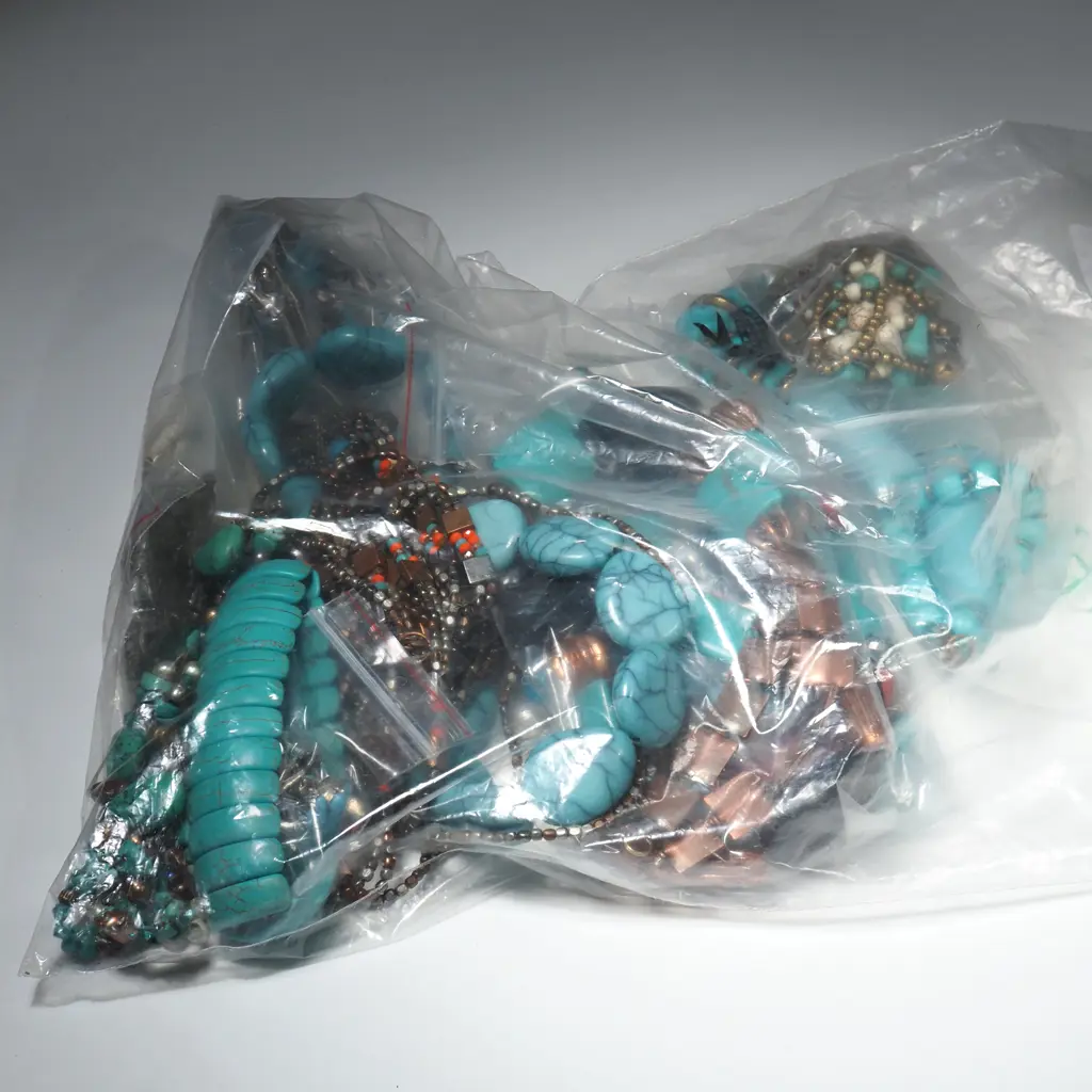 Selection of Costume Beads Mainly Turquoise Image 1++