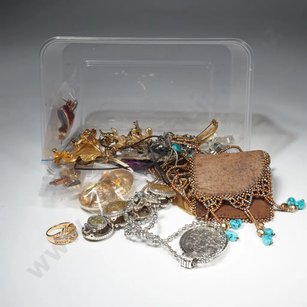 Box Containing Pendant, Bracelets, Earrings & Brooches Image 1++