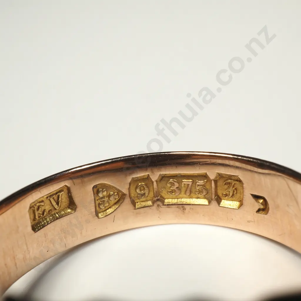 Antique 9ct Gold & Carnelian Signet Ring Image 1++