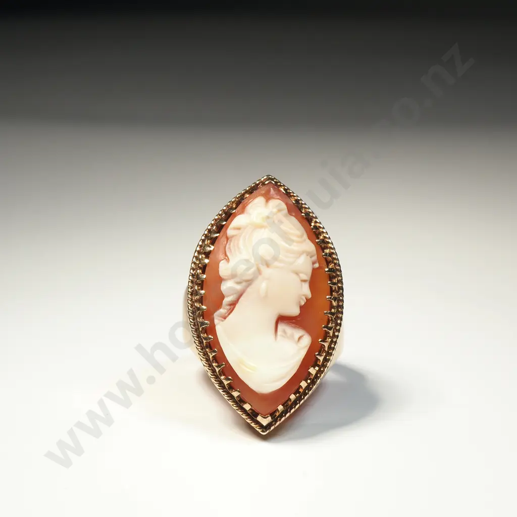 Impressive 9ct Gold Cameo Ring Image 1++