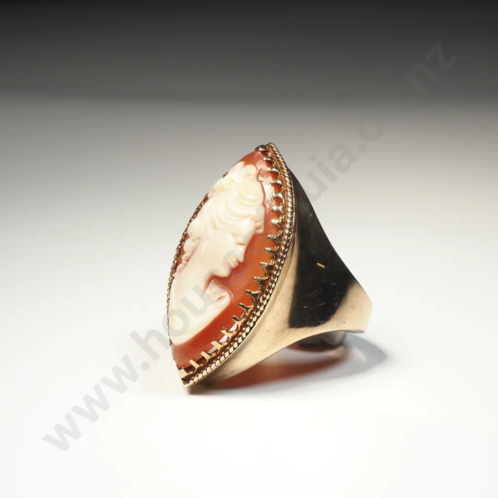 Impressive 9ct Gold Cameo Ring Image 1++