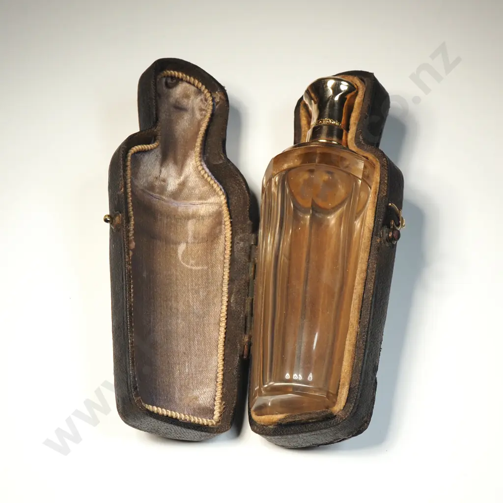 Exceptional Dutch 14ct Gold Lid & Collar Perfume Bottle in Original Sarcophagus Case - 19th Century & Oak Leaf Hallmarks Image 1++