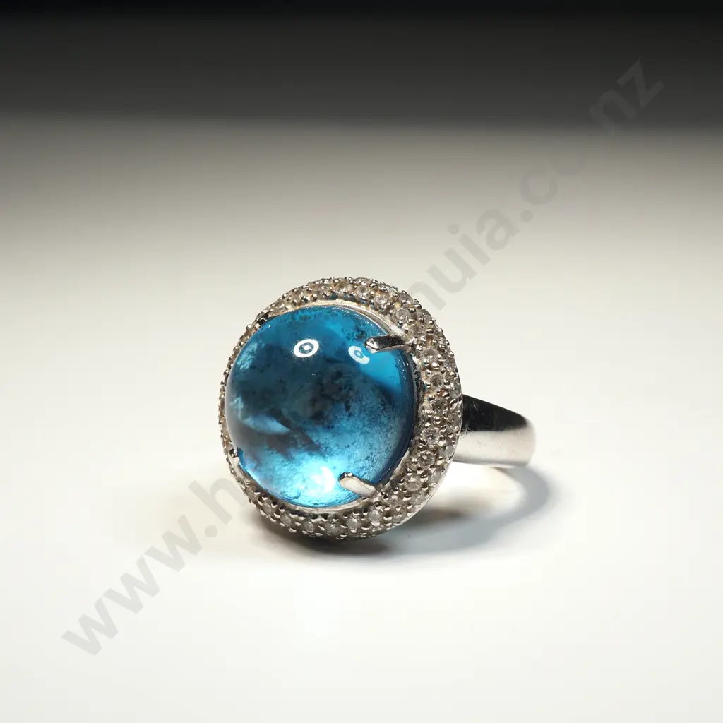 Substantial 18ct White Gold Diamond & Cabochon Blue Stone Ring Image 1++