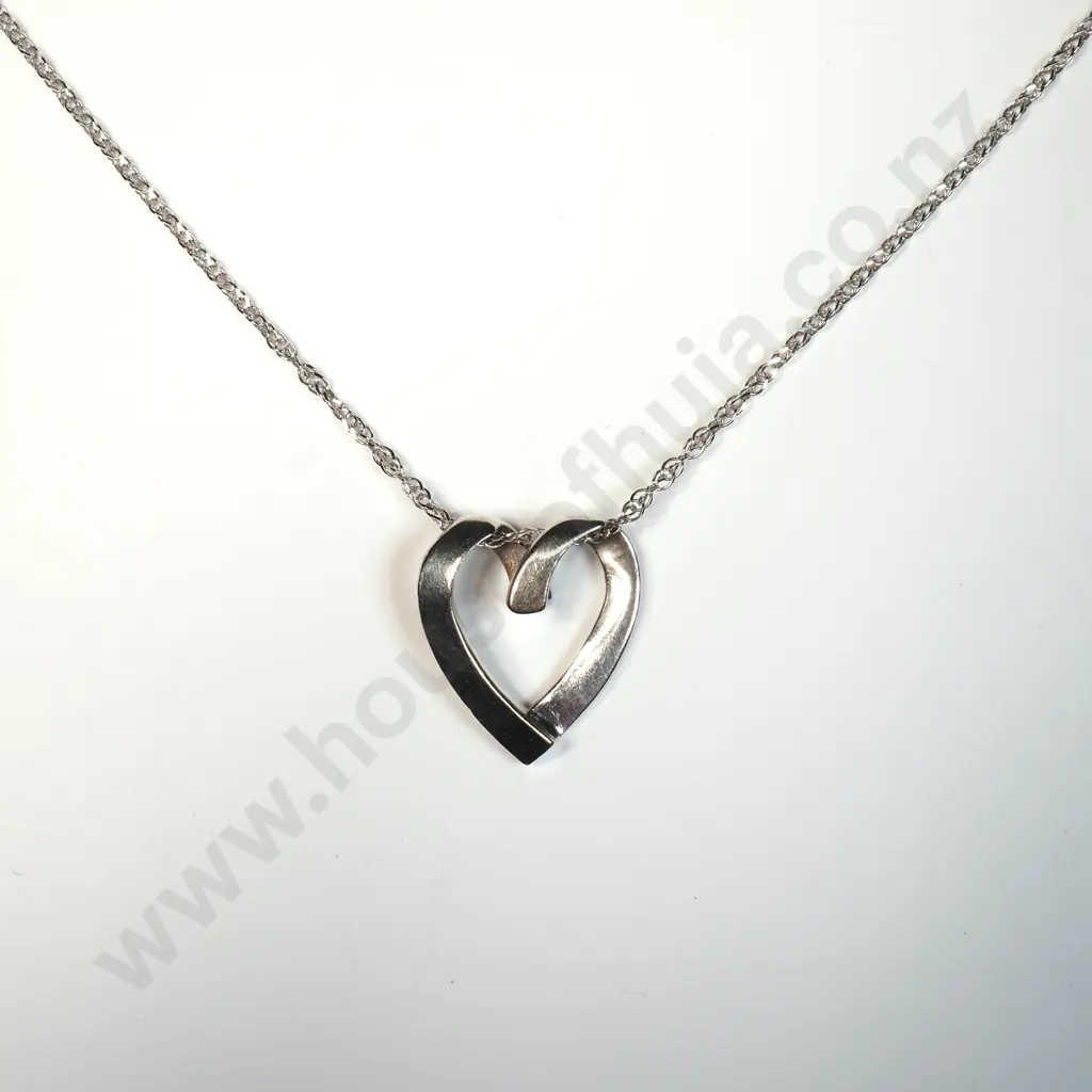 14ct Gold Heart Pendant on 18ct White Gold Chain Image 1++