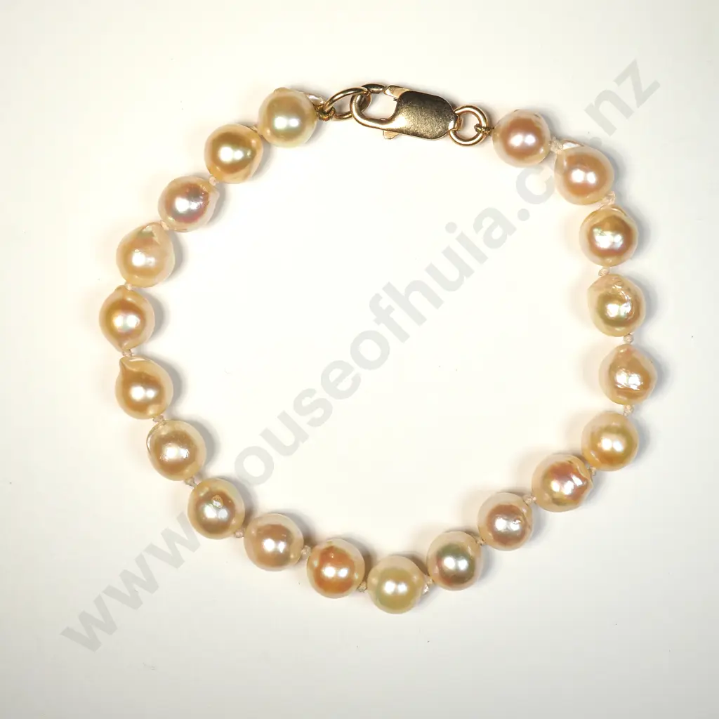 Pearl Bracelet w 9ct Gold Clasp Image 1++