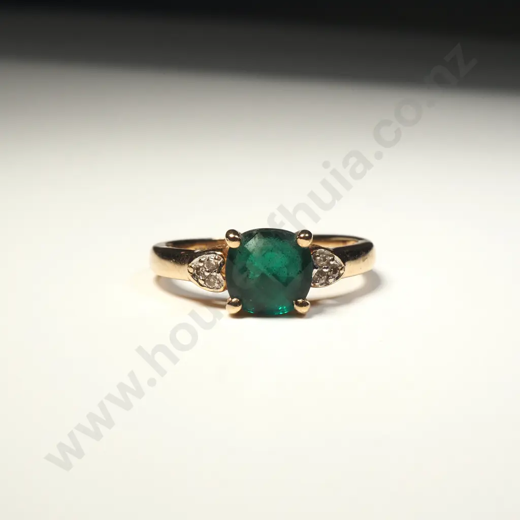 10ct Gold Green Gem & Diamond Ring Image 1++