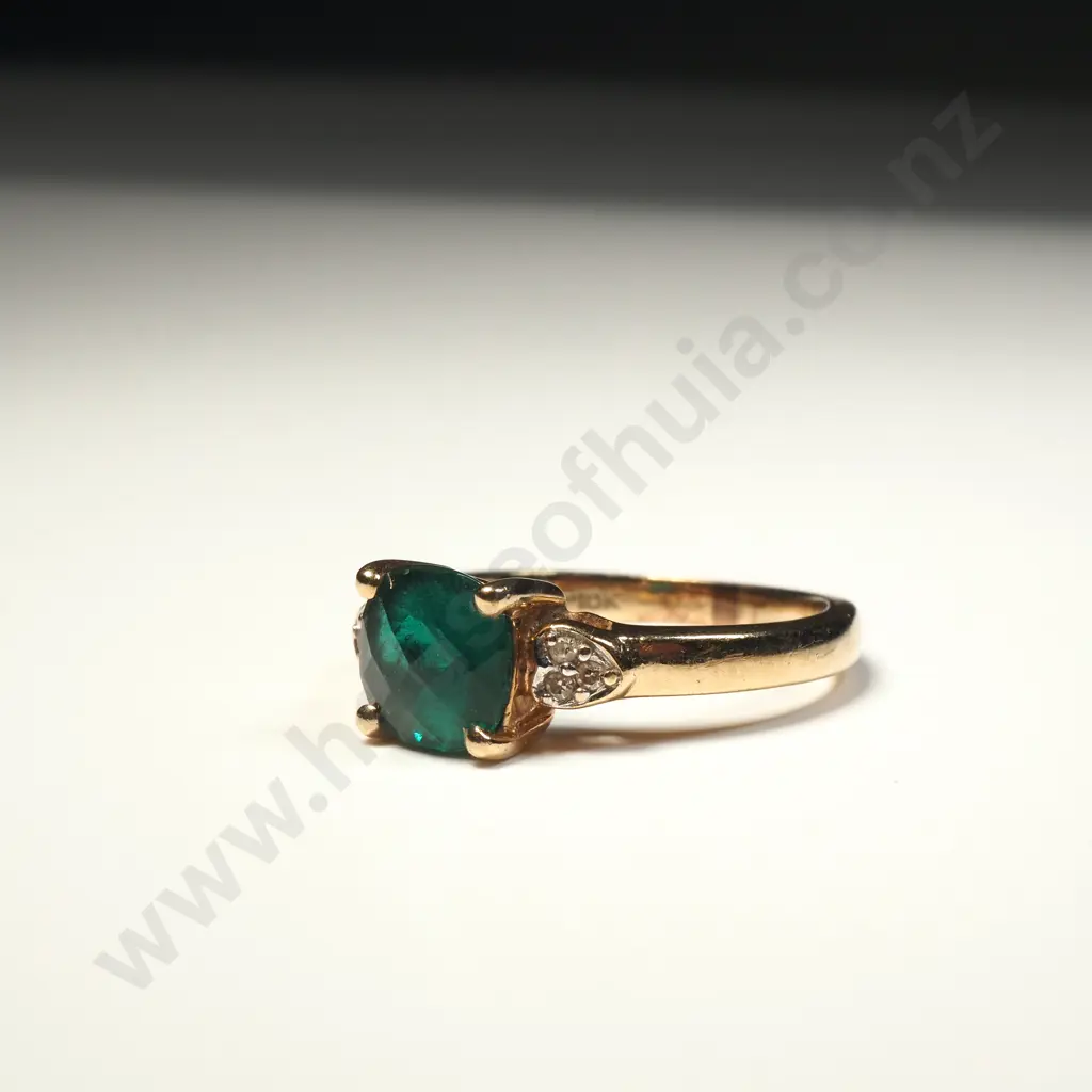 10ct Gold Green Gem & Diamond Ring Image 1++