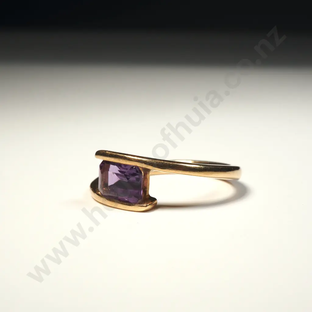 18ct Gold Purple Gem Ring Image 1++