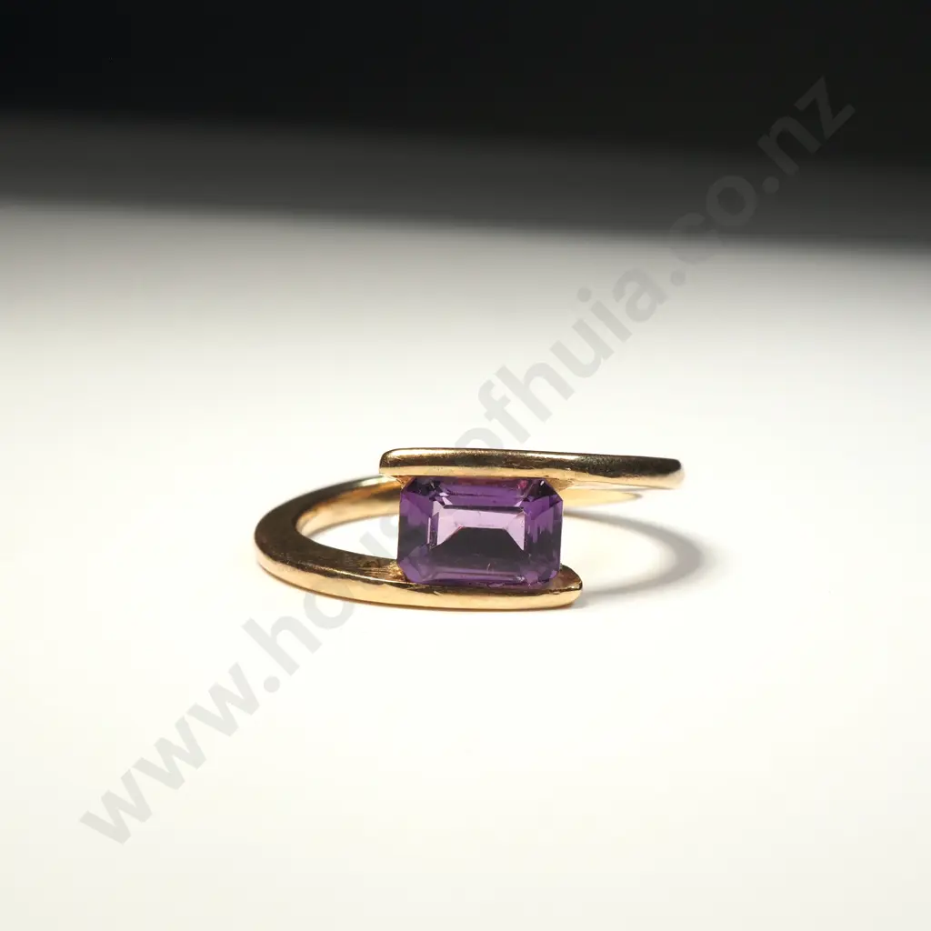 18ct Gold Purple Gem Ring Image 1++