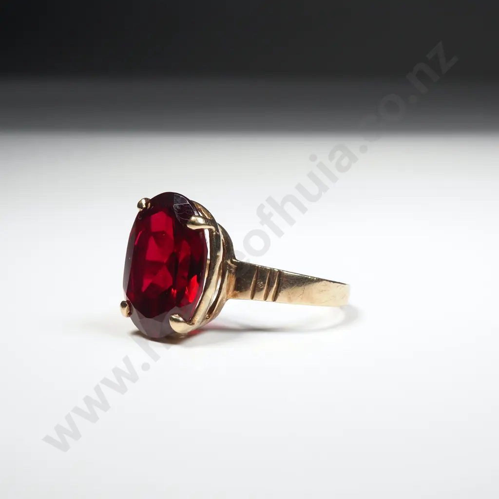 9ct Gold & Red Gem Stone Ring Image 1++