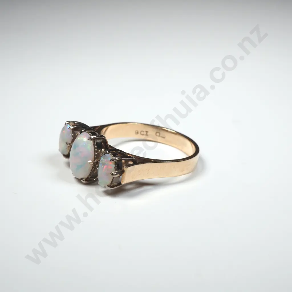 Vintage 9ct Gold Opal & Diamond Ring Image 1++