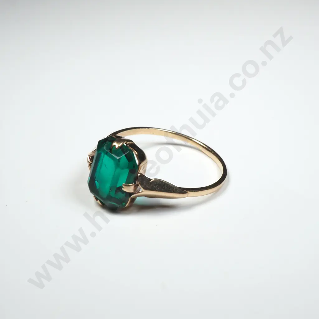Vintage 9ct Gold Green Stone Ring Image 1++