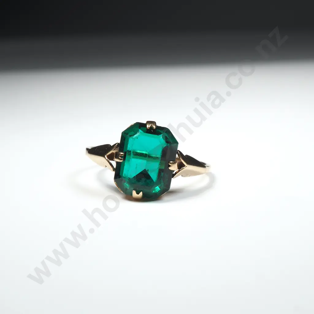 Vintage 9ct Gold Green Stone Ring Image 1++