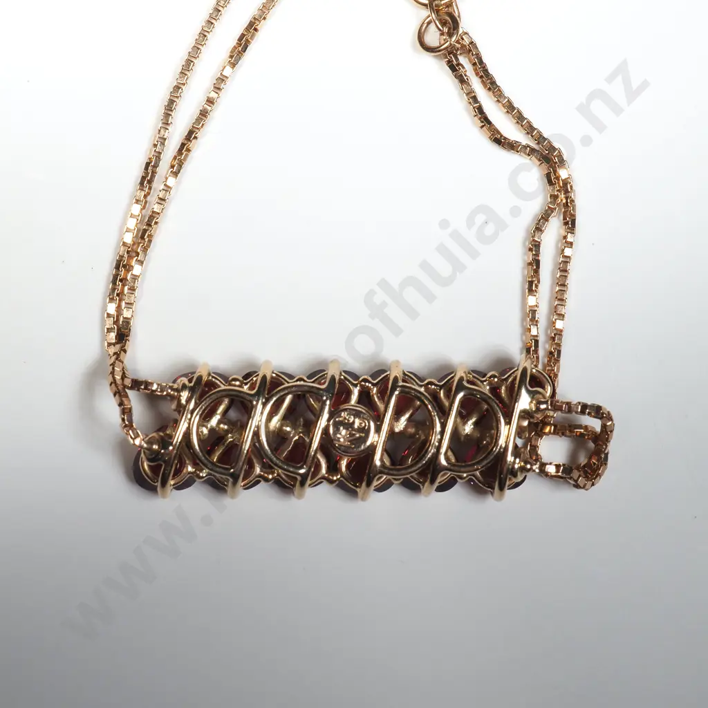 9ct Gold Garnet Bracelet w Valuation for $1000.00 Image 1++