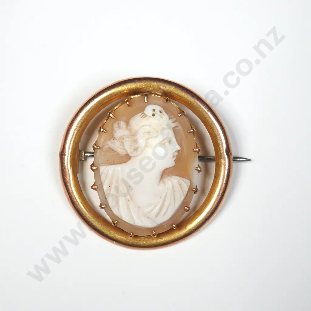 9ct Gold Cameo Brooch Image 1++