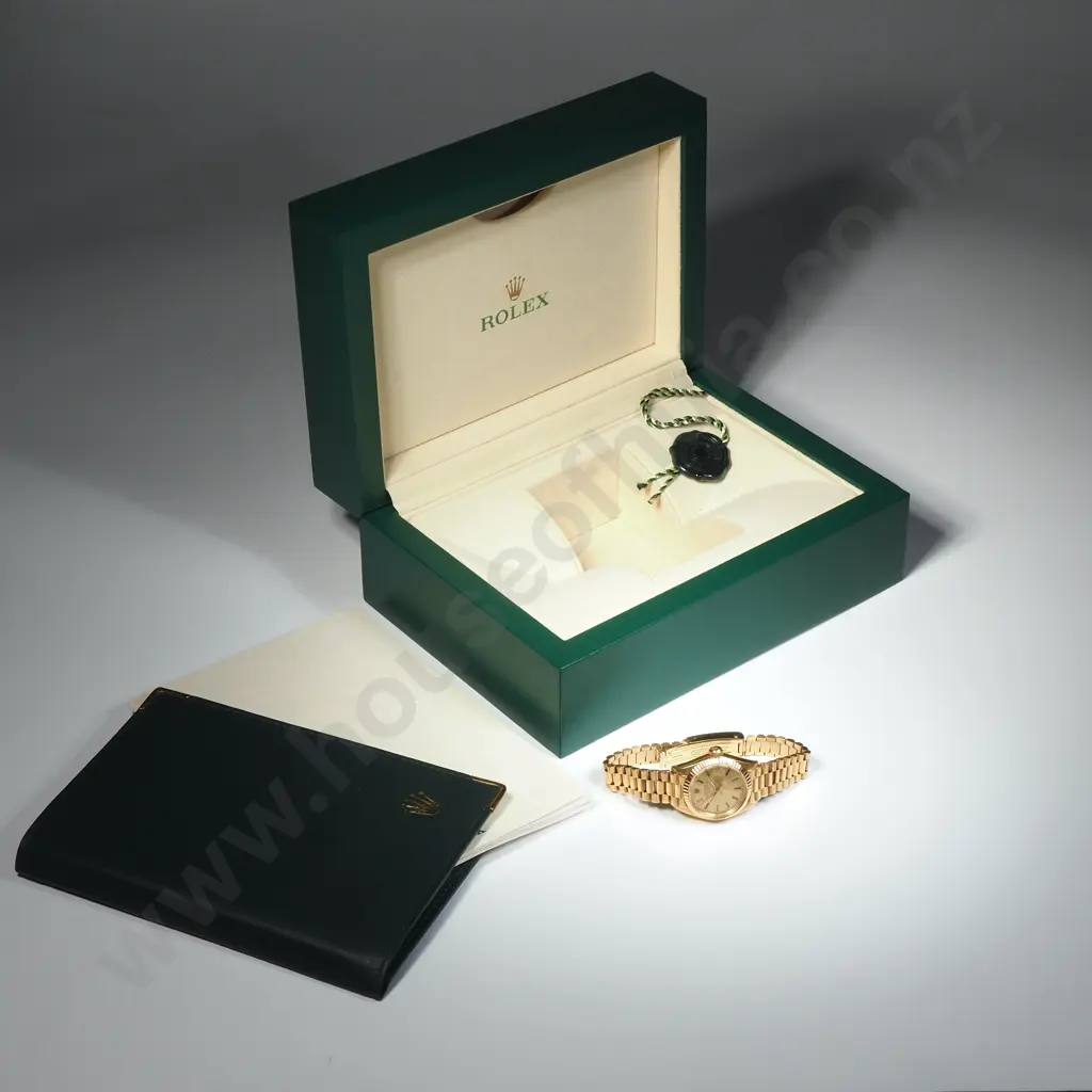 Solid 18ct Gold Rolex 26mm Oyster Perpetual Date Wristwatch w Box & Some Papers Image 1++