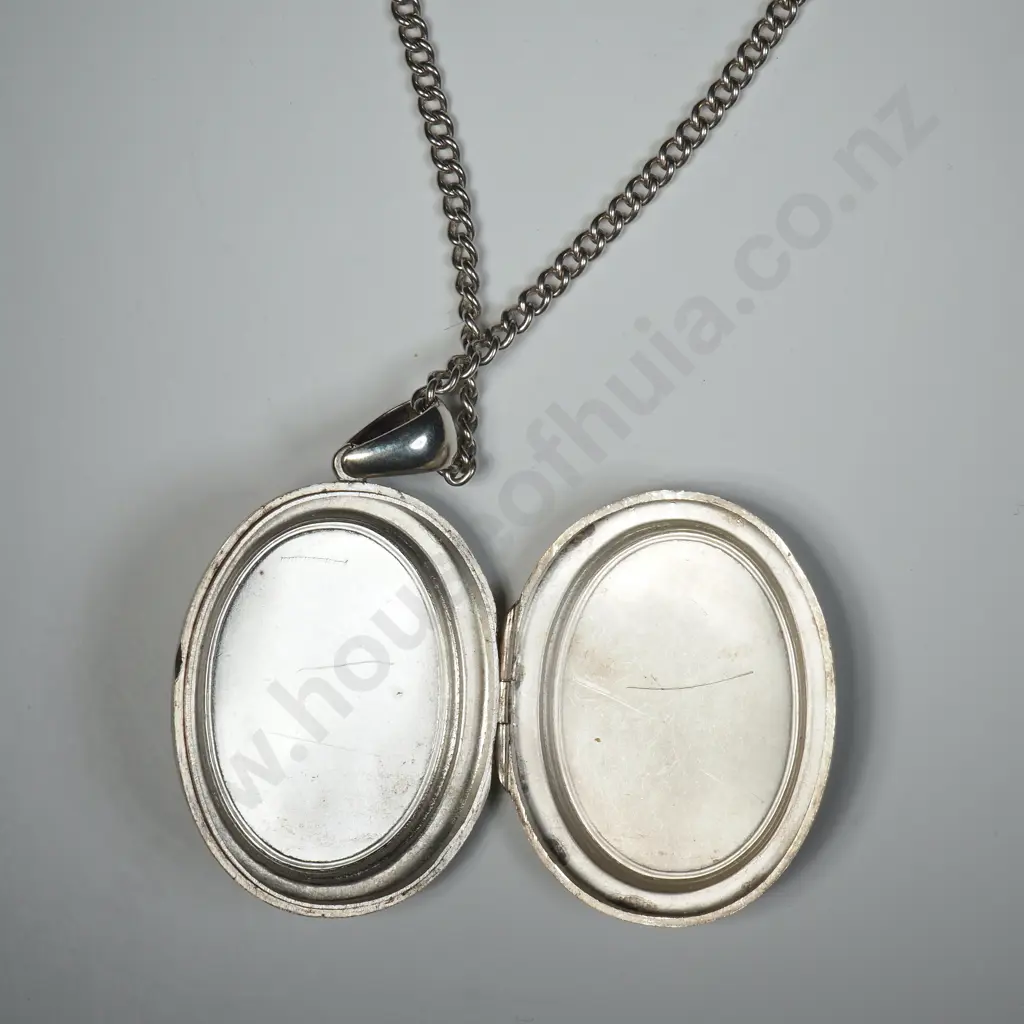 Sterling Silver Oval hinged Locket w Reindeer Scene on Sterling Silver Chain Image 1++