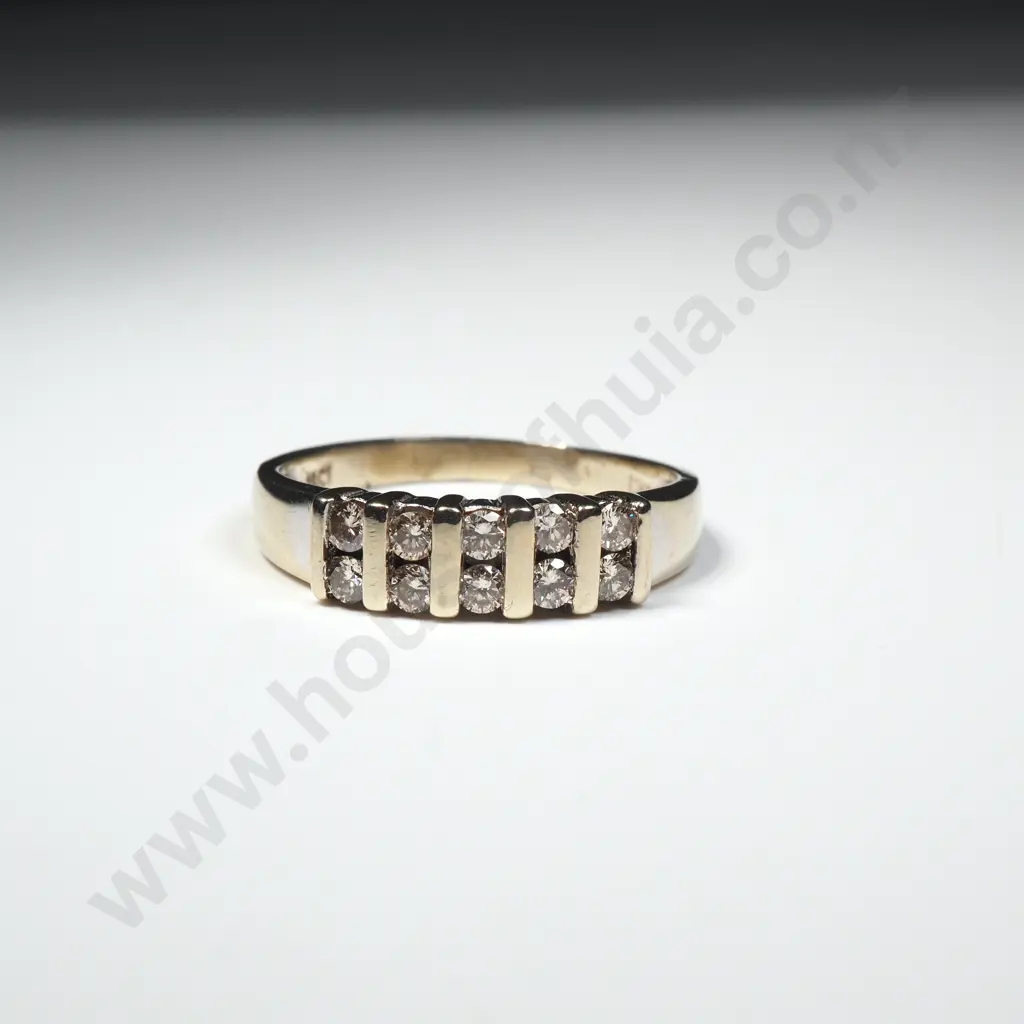 Vintage 18ct Gold Diamond Ring in Period Box Image 1++