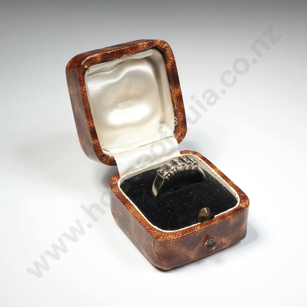 Vintage 18ct Gold Diamond Ring in Period Box Image 1++