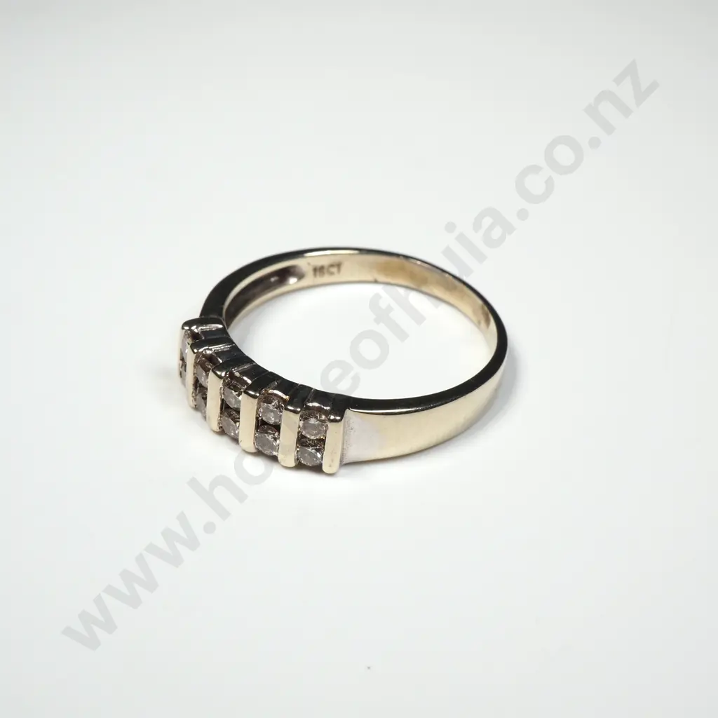 Vintage 18ct Gold Diamond Ring in Period Box Image 1++