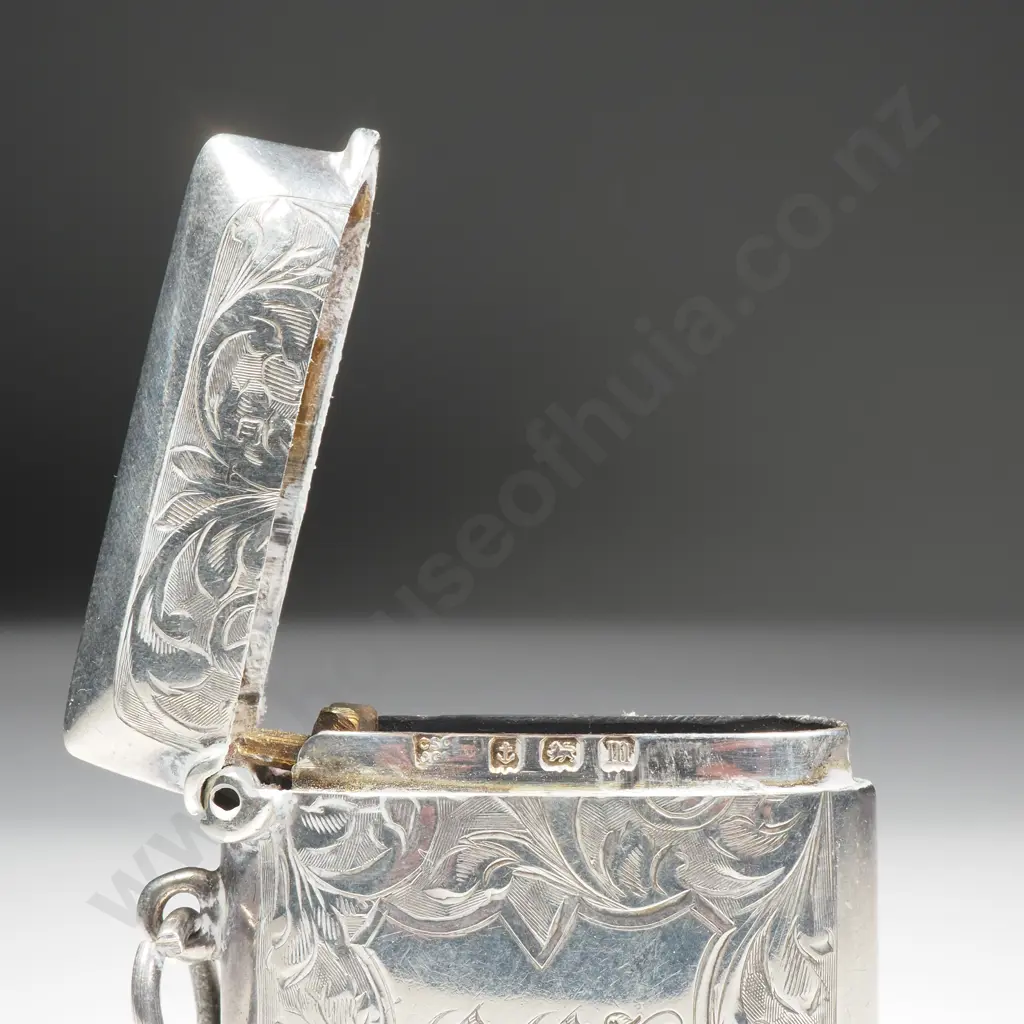 Antique Sterling Silver Vesta w  Central Shield Image 1++