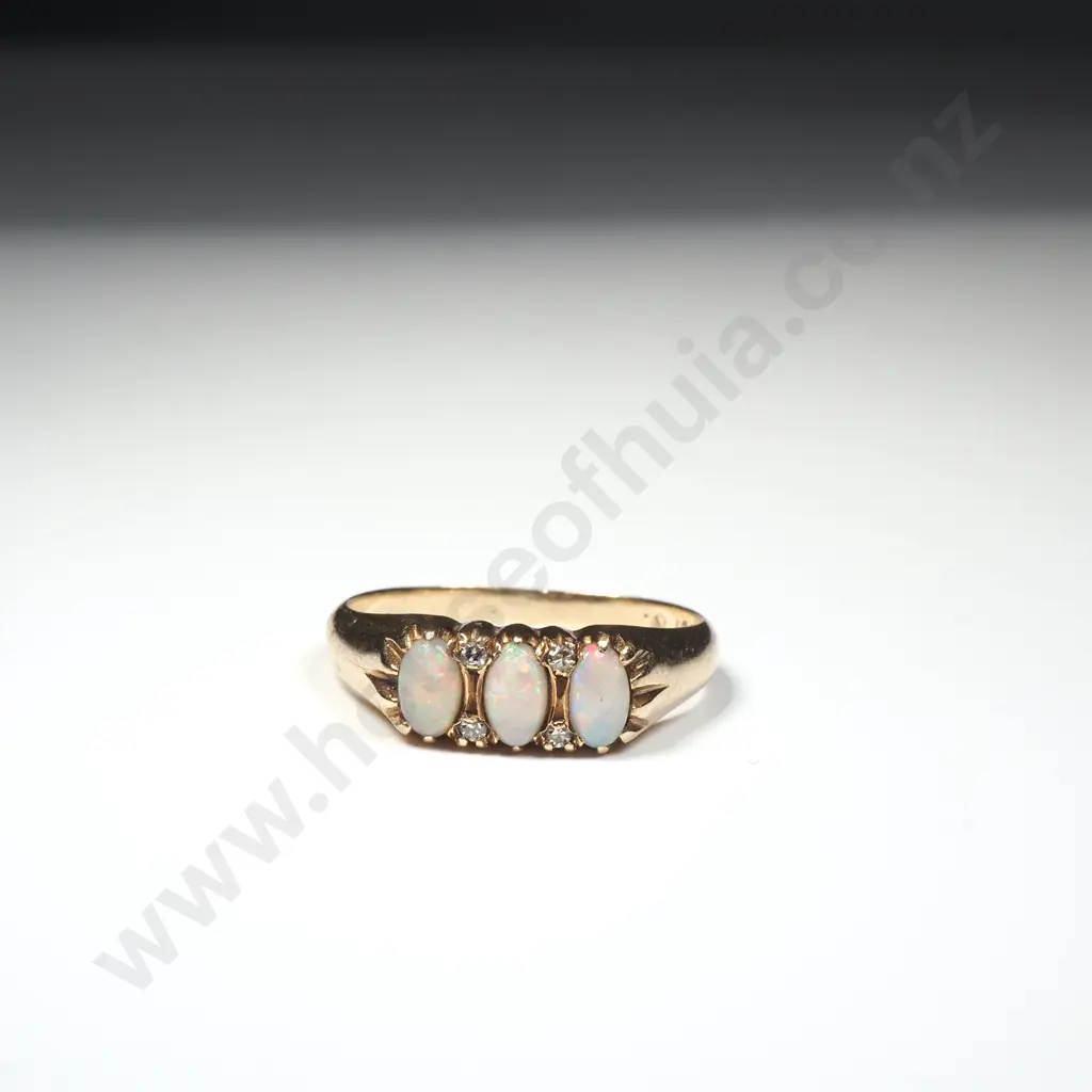 Antique 9ct Gold Opal & Diamond Ring Image 1++