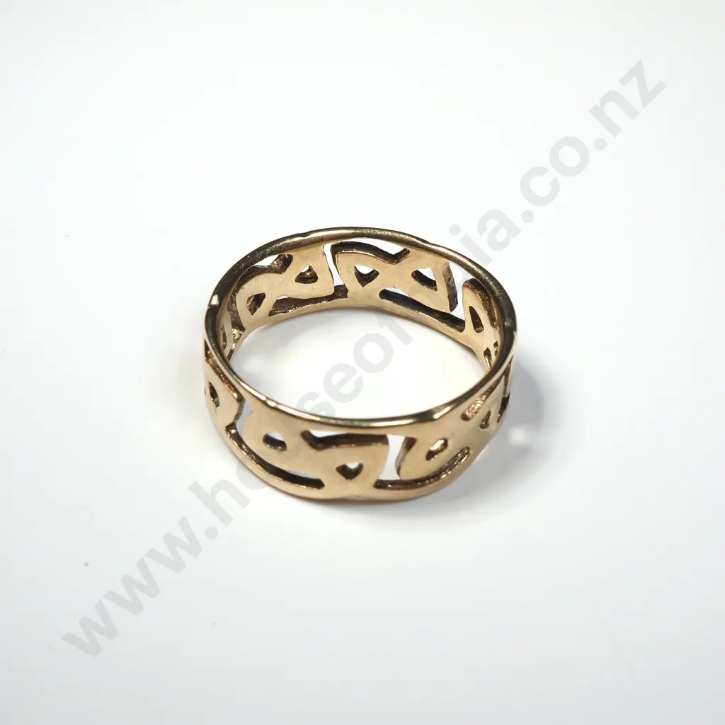 Decorative 9ct Gold Wedding Band Image 1++
