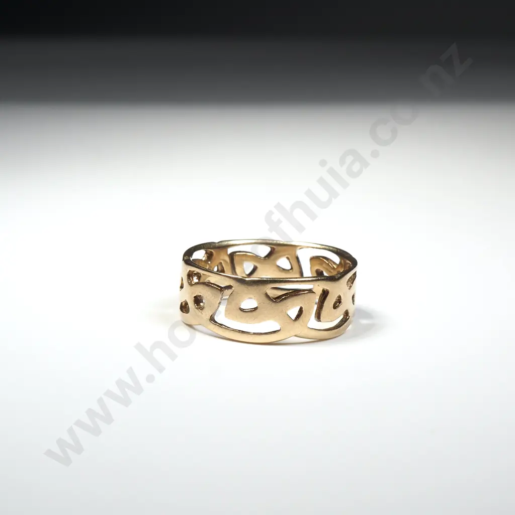 Decorative 9ct Gold Wedding Band Image 1++