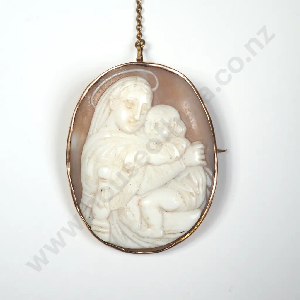 9ct Gold Religious Cameo Image 1++