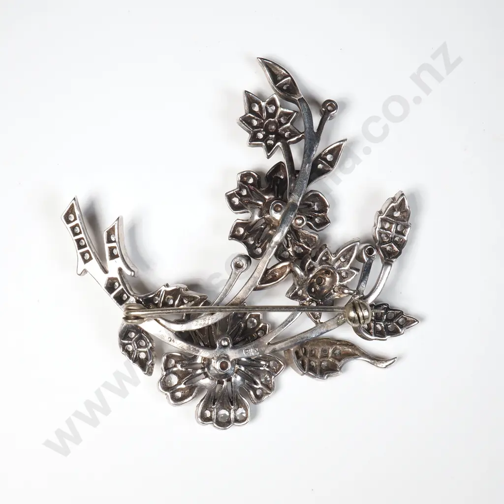 18ct White Gold Pearl & White Zircon Brooch Image 1++