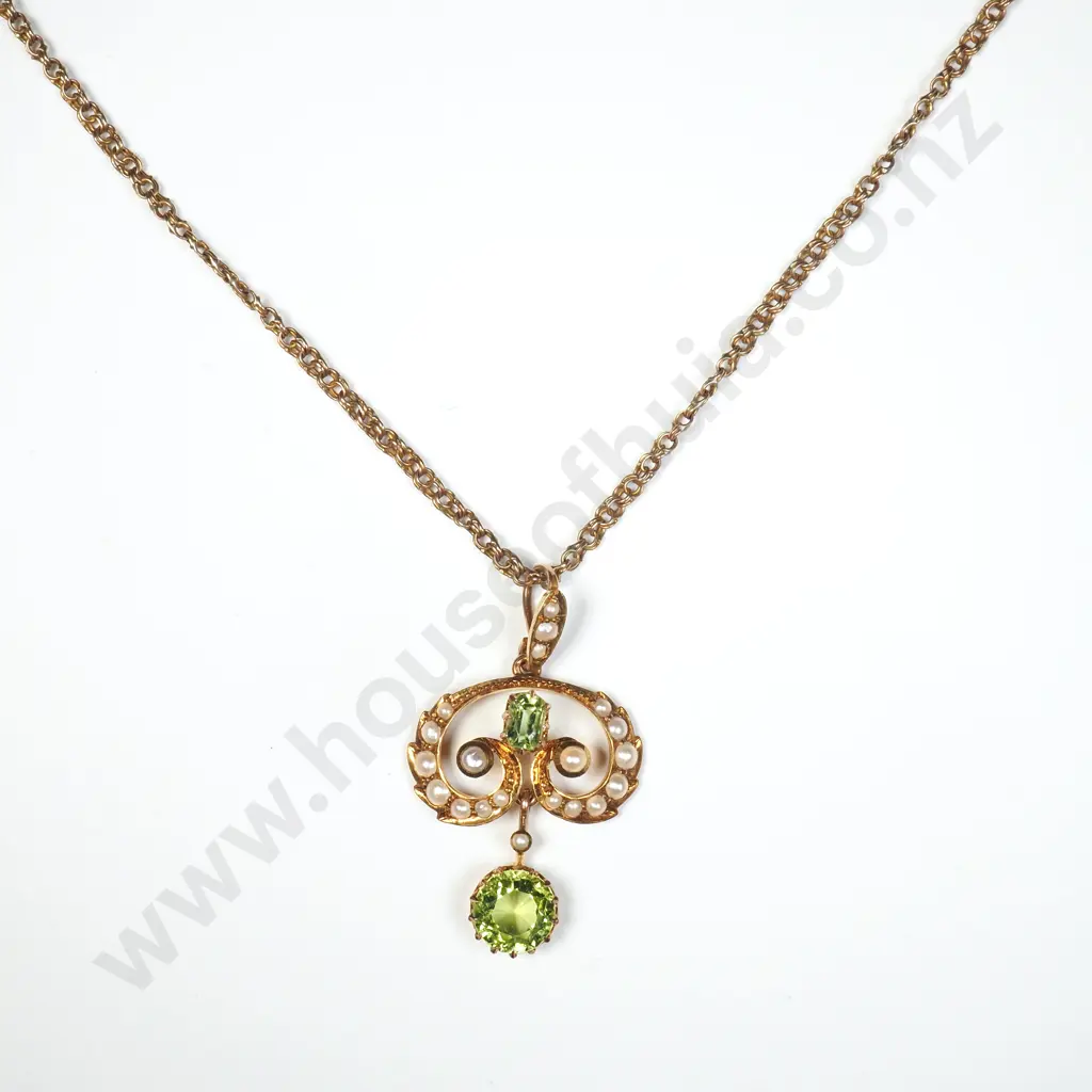 Antique 15ct Gold Seed Pearl & Green Gem & 9ct Gold Chain in Period Case Image 1++