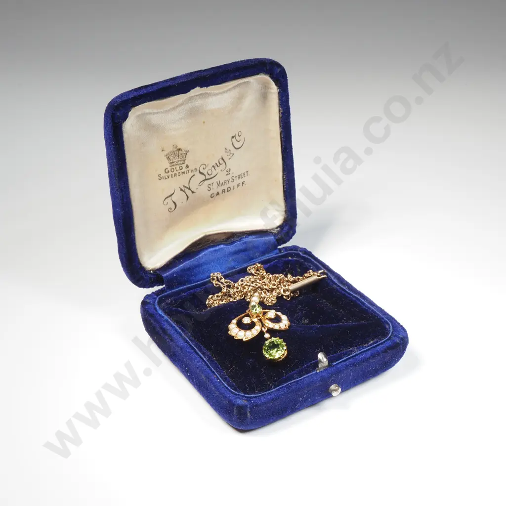 Antique 15ct Gold Seed Pearl & Green Gem & 9ct Gold Chain in Period Case Image 1++