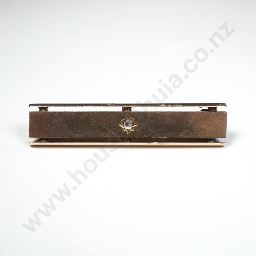 Colonial 9ct Gold Brooch w Diamond Centre Image 1++