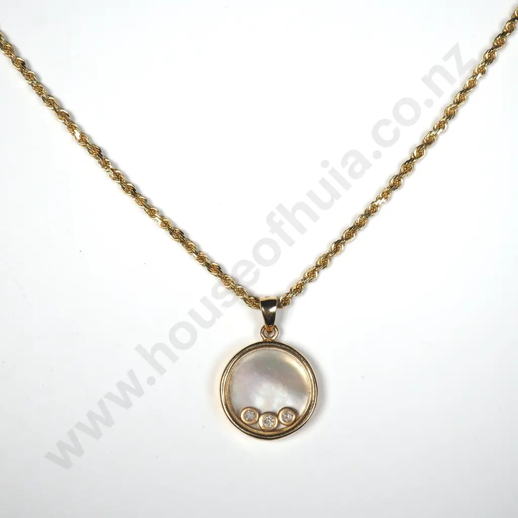 14ct Gold Pendant & Chain Image 1++