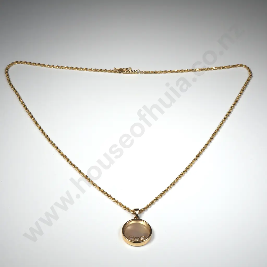 14ct Gold Pendant & Chain Image 1++