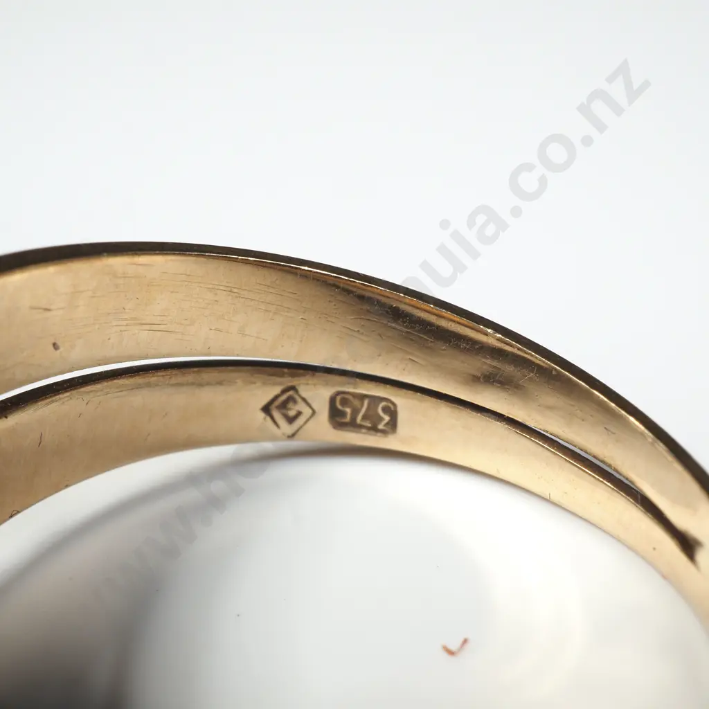 Vintage 9ct Gold & Diamond Ring Image 1++