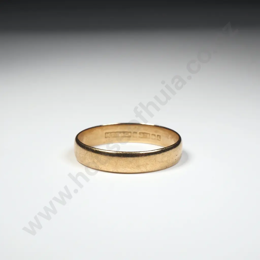9ct Gold Wedding Band w English Hallmarks Image 1++