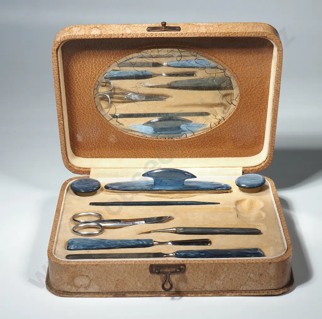 Vintage Manicure Set in Original Box A/F Image 1++