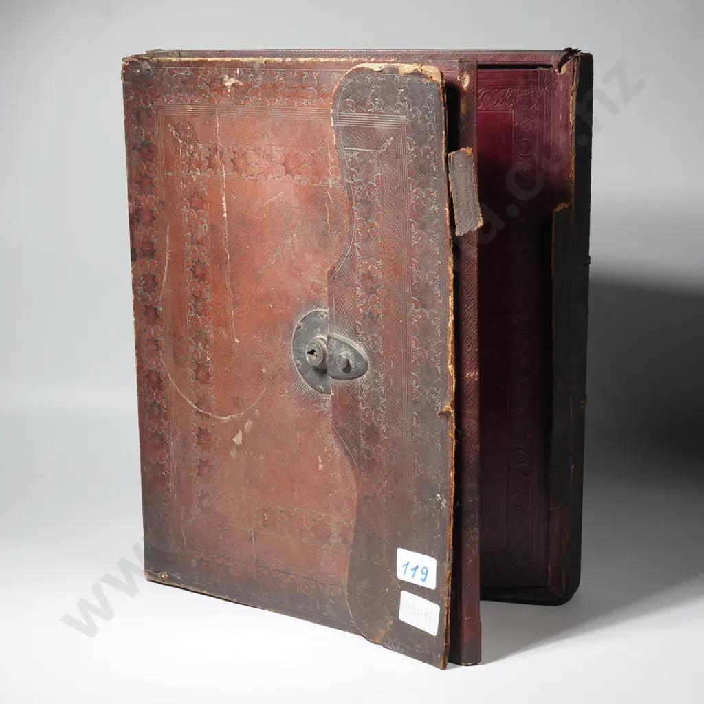 Antique Document Case (Locked without Key) Image 1++