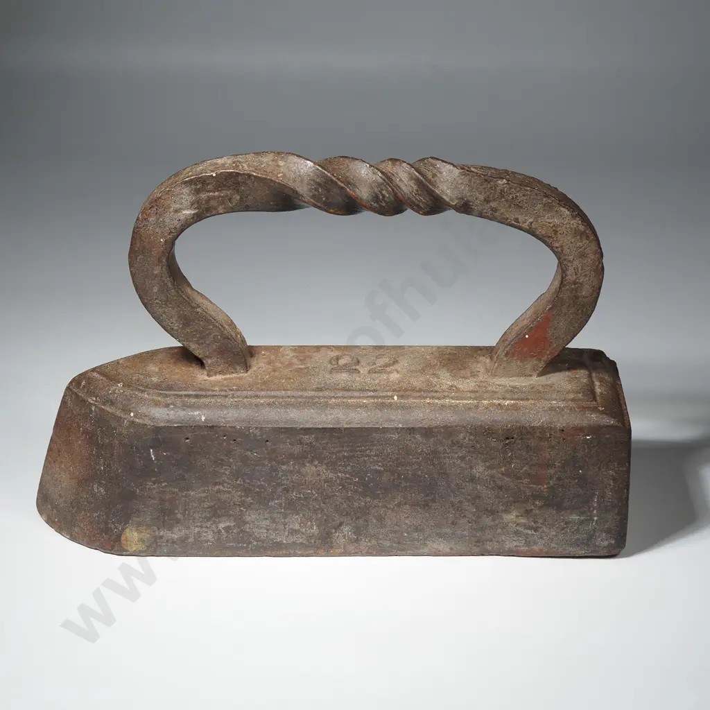 Vintage Solid Cast Iron Sand Iron  w Half Twist Handle Image 1++