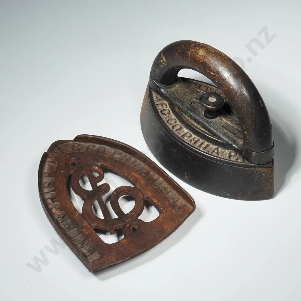 MFG & Co Philadelphia Sad Iron & Accompanying Trivet w Removable Handle Image 1++
