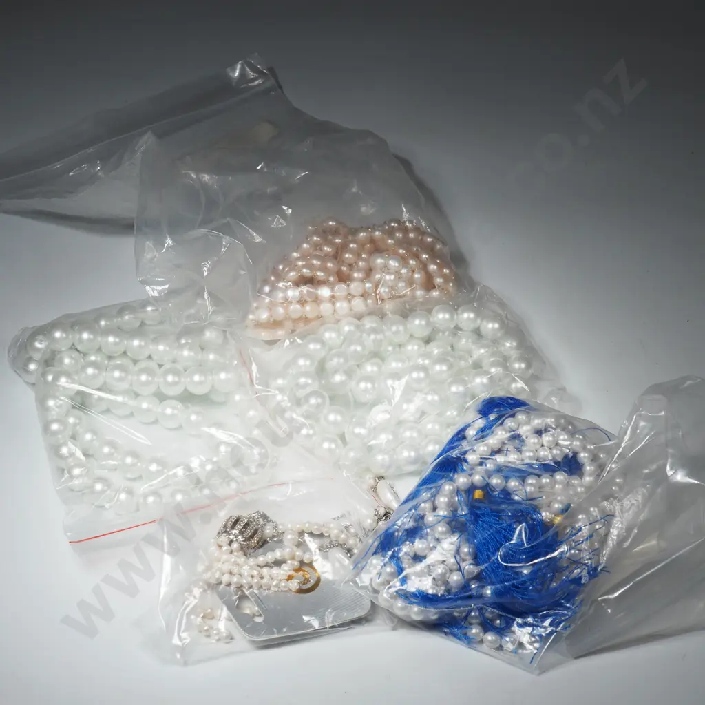 Quantity of Large Faux Pearl Beads (Strung) Image 1++