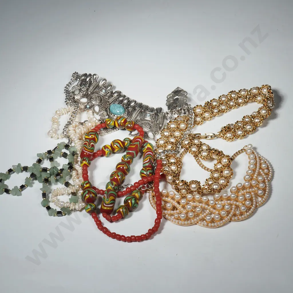Quantity of Costume Necklaces & Beads Image 1++